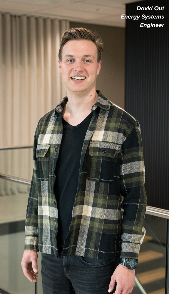 Medewerker Anne geeft training 4blue